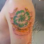 фото тату клевер четырехлистный 24.12.2018 №145 - four leaf clover tattoo - tattoo-photo.ru