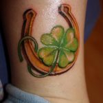 фото тату клевер четырехлистный 24.12.2018 №152 - four leaf clover tattoo - tattoo-photo.ru