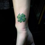 фото тату клевер четырехлистный 24.12.2018 №170 - four leaf clover tattoo - tattoo-photo.ru