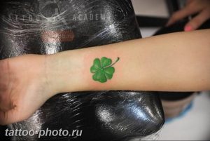 фото тату клевер четырехлистный 24.12.2018 №208 - four leaf clover tattoo - tattoo-photo.ru