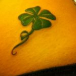 фото тату клевер четырехлистный 24.12.2018 №212 - four leaf clover tattoo - tattoo-photo.ru