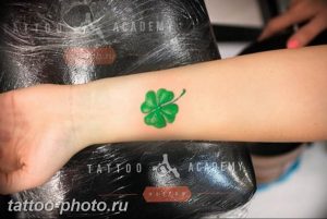 фото тату клевер четырехлистный 24.12.2018 №223 - four leaf clover tattoo - tattoo-photo.ru