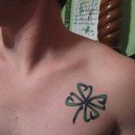 фото тату клевер четырехлистный 24.12.2018 №261 - four leaf clover tattoo - tattoo-photo.ru