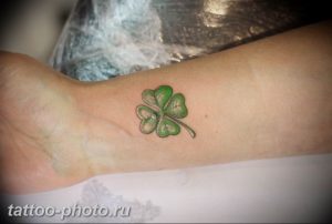 фото тату клевер четырехлистный 24.12.2018 №263 - four leaf clover tattoo - tattoo-photo.ru