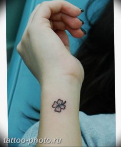 фото тату клевер четырехлистный 24.12.2018 №300 - four leaf clover tattoo - tattoo-photo.ru