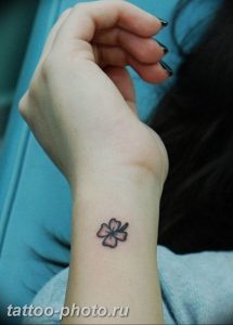 фото тату клевер четырехлистный 24.12.2018 №303 - four leaf clover tattoo - tattoo-photo.ru