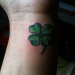 фото тату клевер четырехлистный 24.12.2018 №325 - four leaf clover tattoo - tattoo-photo.ru