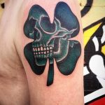 фото тату клевер четырехлистный 24.12.2018 №339 - four leaf clover tattoo - tattoo-photo.ru