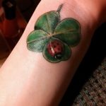 фото тату клевер четырехлистный 24.12.2018 №368 - four leaf clover tattoo - tattoo-photo.ru