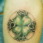 фото тату клевер четырехлистный 24.12.2018 №370 - four leaf clover tattoo - tattoo-photo.ru