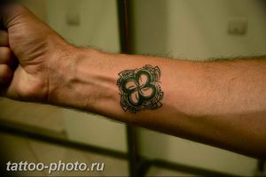 фото тату клевер четырехлистный 24.12.2018 №390 - four leaf clover tattoo - tattoo-photo.ru