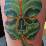 фото тату клевер четырехлистный 24.12.2018 №395 - four leaf clover tattoo - tattoo-photo.ru