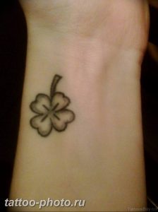 фото тату клевер четырехлистный 24.12.2018 №407 - four leaf clover tattoo - tattoo-photo.ru