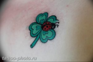 фото тату клевер четырехлистный 24.12.2018 №443 - four leaf clover tattoo - tattoo-photo.ru
