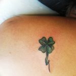 фото тату клевер четырехлистный 24.12.2018 №454 - four leaf clover tattoo - tattoo-photo.ru