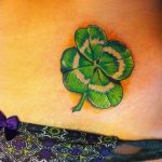 фото тату клевер четырехлистный 24.12.2018 №456 - four leaf clover tattoo - tattoo-photo.ru