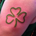 фото тату клевер четырехлистный 24.12.2018 №460 - four leaf clover tattoo - tattoo-photo.ru