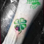 фото тату клевер четырехлистный 24.12.2018 №461 - four leaf clover tattoo - tattoo-photo.ru