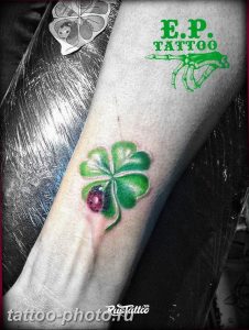 фото тату клевер четырехлистный 24.12.2018 №461 - four leaf clover tattoo - tattoo-photo.ru