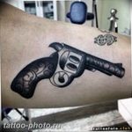 фото тату револьвер 24.12.2018 №006 - photo tattoo revolver - tattoo-photo.ru