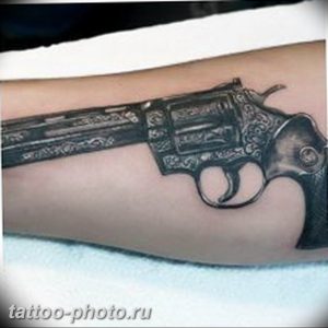 фото тату револьвер 24.12.2018 №010 - photo tattoo revolver - tattoo-photo.ru