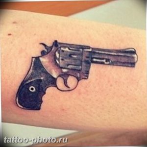 фото тату револьвер 24.12.2018 №011 - photo tattoo revolver - tattoo-photo.ru