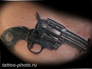 фото тату револьвер 24.12.2018 №045 - photo tattoo revolver - tattoo-photo.ru