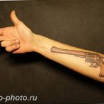 фото тату револьвер 24.12.2018 №054 - photo tattoo revolver - tattoo-photo.ru