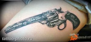 фото тату револьвер 24.12.2018 №073 - photo tattoo revolver - tattoo-photo.ru