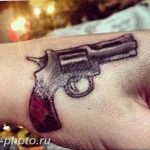 фото тату револьвер 24.12.2018 №083 - photo tattoo revolver - tattoo-photo.ru