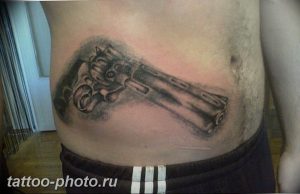 фото тату револьвер 24.12.2018 №093 - photo tattoo revolver - tattoo-photo.ru