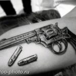 фото тату револьвер 24.12.2018 №095 - photo tattoo revolver - tattoo-photo.ru