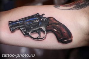 фото тату револьвер 24.12.2018 №115 - photo tattoo revolver - tattoo-photo.ru