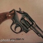 фото тату револьвер 24.12.2018 №127 - photo tattoo revolver - tattoo-photo.ru