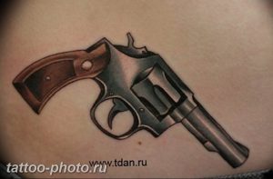 фото тату револьвер 24.12.2018 №127 - photo tattoo revolver - tattoo-photo.ru