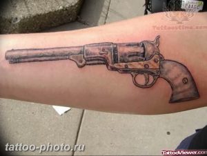 фото тату револьвер 24.12.2018 №139 - photo tattoo revolver - tattoo-photo.ru