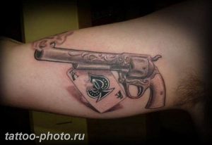 фото тату револьвер 24.12.2018 №148 - photo tattoo revolver - tattoo-photo.ru