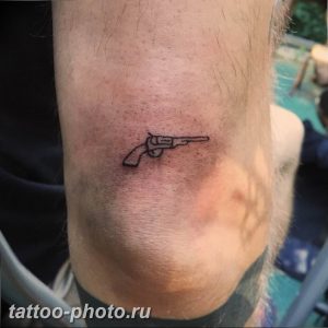 фото тату револьвер 24.12.2018 №149 - photo tattoo revolver - tattoo-photo.ru