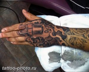фото тату револьвер 24.12.2018 №150 - photo tattoo revolver - tattoo-photo.ru