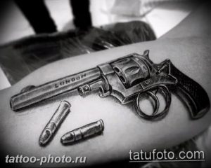 фото тату револьвер 24.12.2018 №158 - photo tattoo revolver - tattoo-photo.ru
