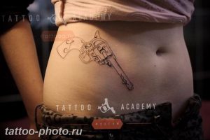 фото тату револьвер 24.12.2018 №172 - photo tattoo revolver - tattoo-photo.ru