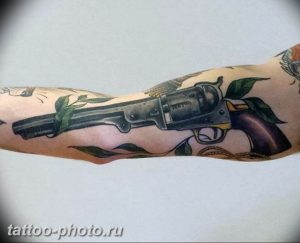 фото тату револьвер 24.12.2018 №184 - photo tattoo revolver - tattoo-photo.ru