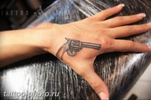 фото тату револьвер 24.12.2018 №214 - photo tattoo revolver - tattoo-photo.ru