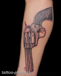 фото тату револьвер 24.12.2018 №215 - photo tattoo revolver - tattoo-photo.ru