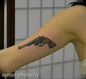 фото тату револьвер 24.12.2018 №220 - photo tattoo revolver - tattoo-photo.ru