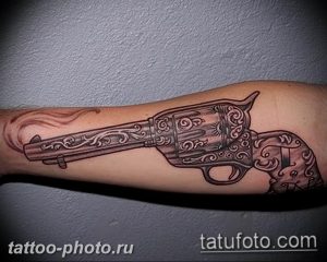 фото тату револьвер 24.12.2018 №222 - photo tattoo revolver - tattoo-photo.ru