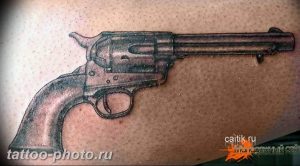 фото тату револьвер 24.12.2018 №224 - photo tattoo revolver - tattoo-photo.ru