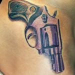 фото тату револьвер 24.12.2018 №233 - photo tattoo revolver - tattoo-photo.ru