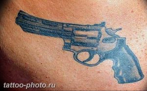 фото тату револьвер 24.12.2018 №241 - photo tattoo revolver - tattoo-photo.ru