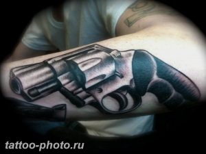 фото тату револьвер 24.12.2018 №254 - photo tattoo revolver - tattoo-photo.ru